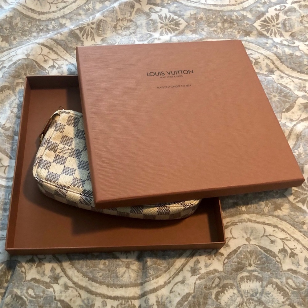 Louis Vuitton box